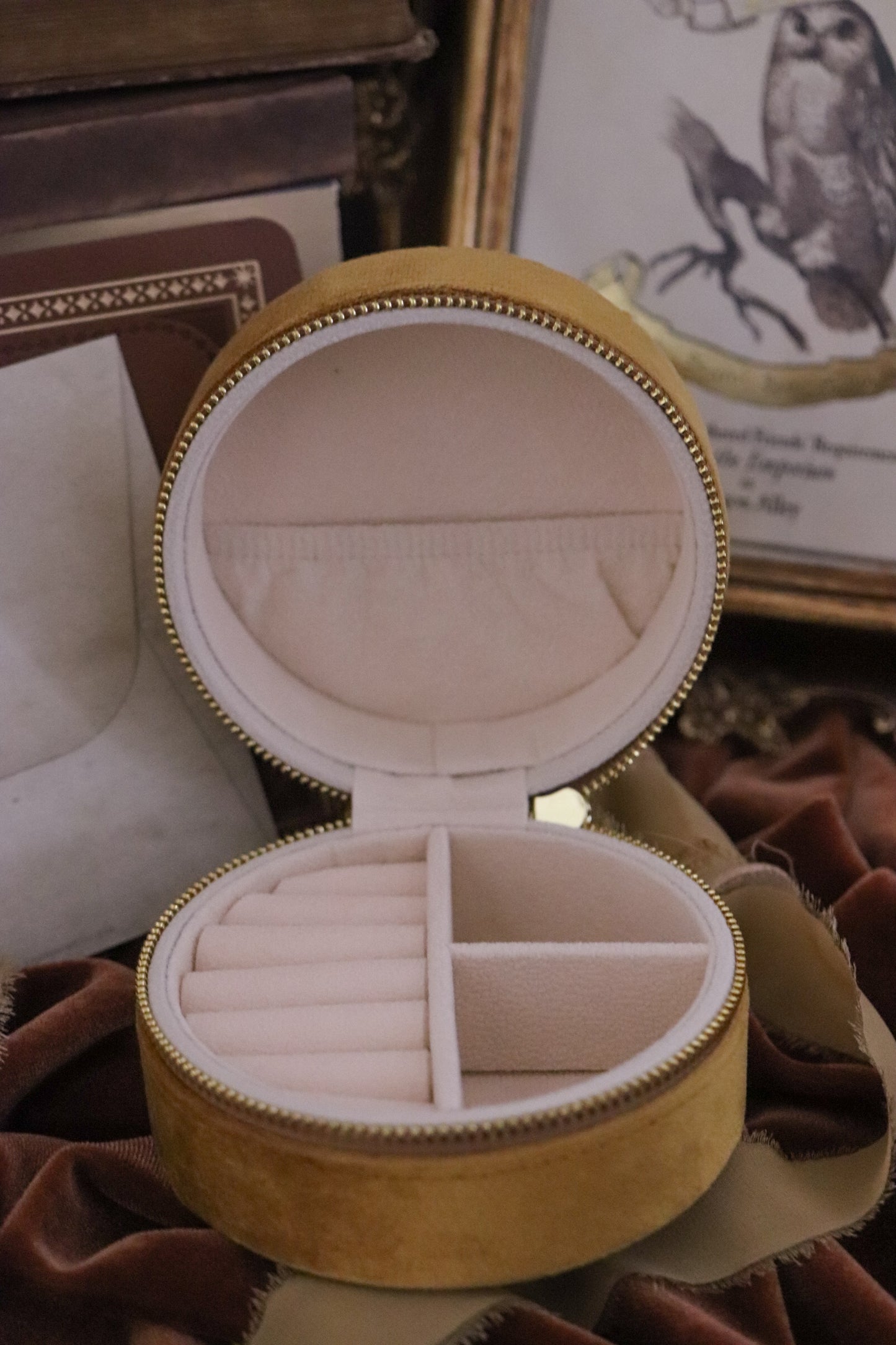 HOUSE OF WISDOM JEWELRY CASE