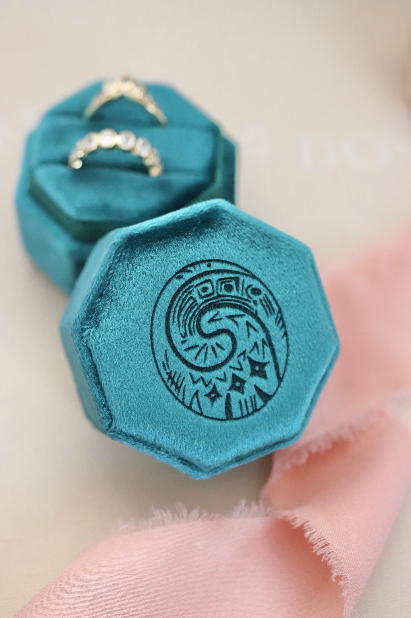 WAY-FINDER RING BOX