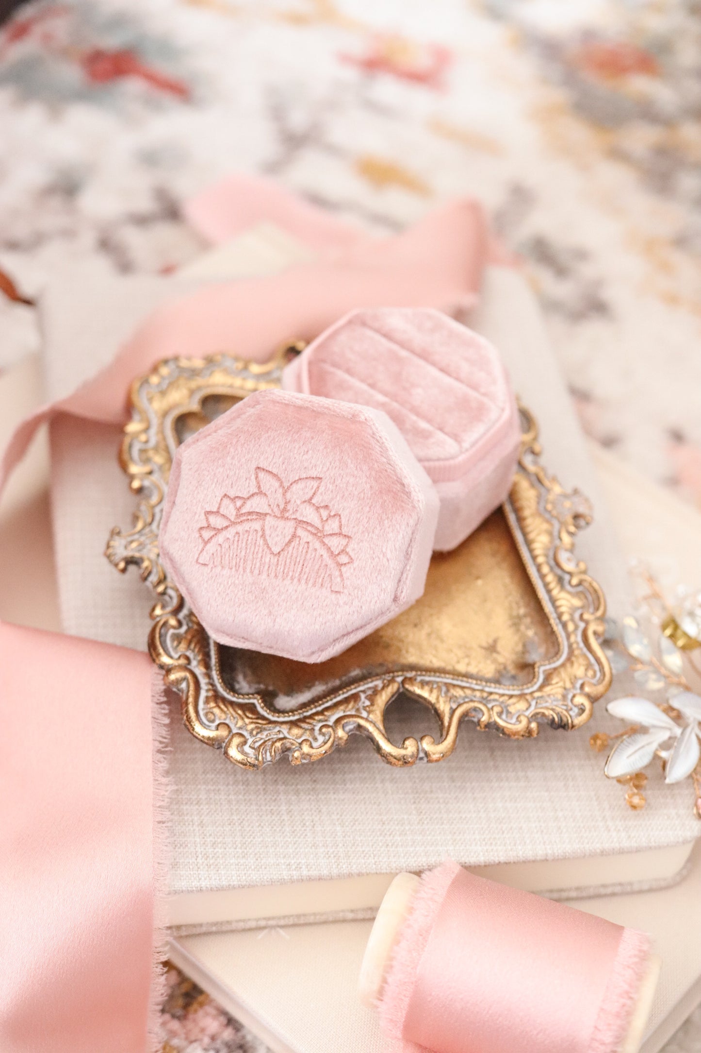 MAGNOLIA RING BOX