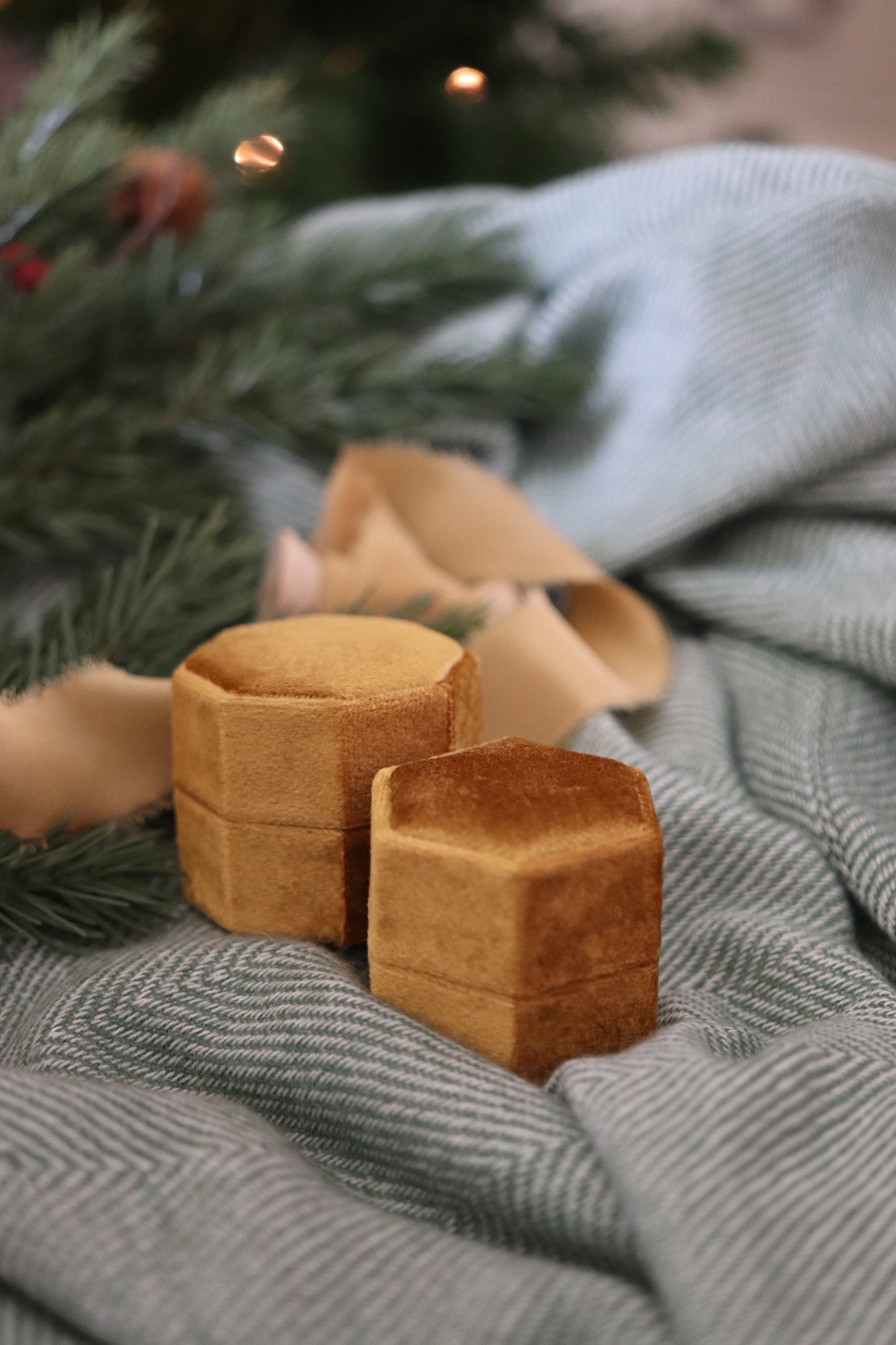 MINI GOLD RING BOX