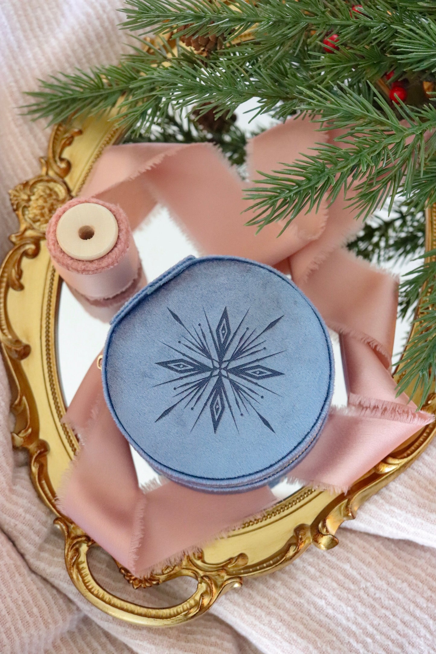 SNOW PRINCESS VELVET JEWELRY CASE