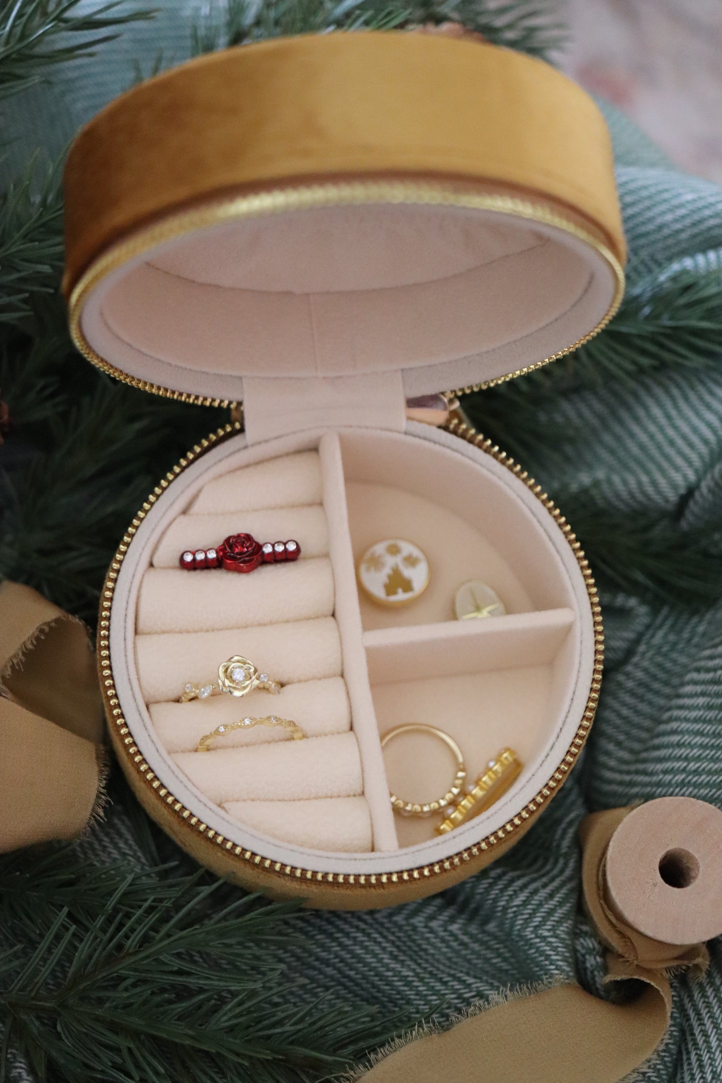 HOUSE OF COURAGE JEWELRY CASE