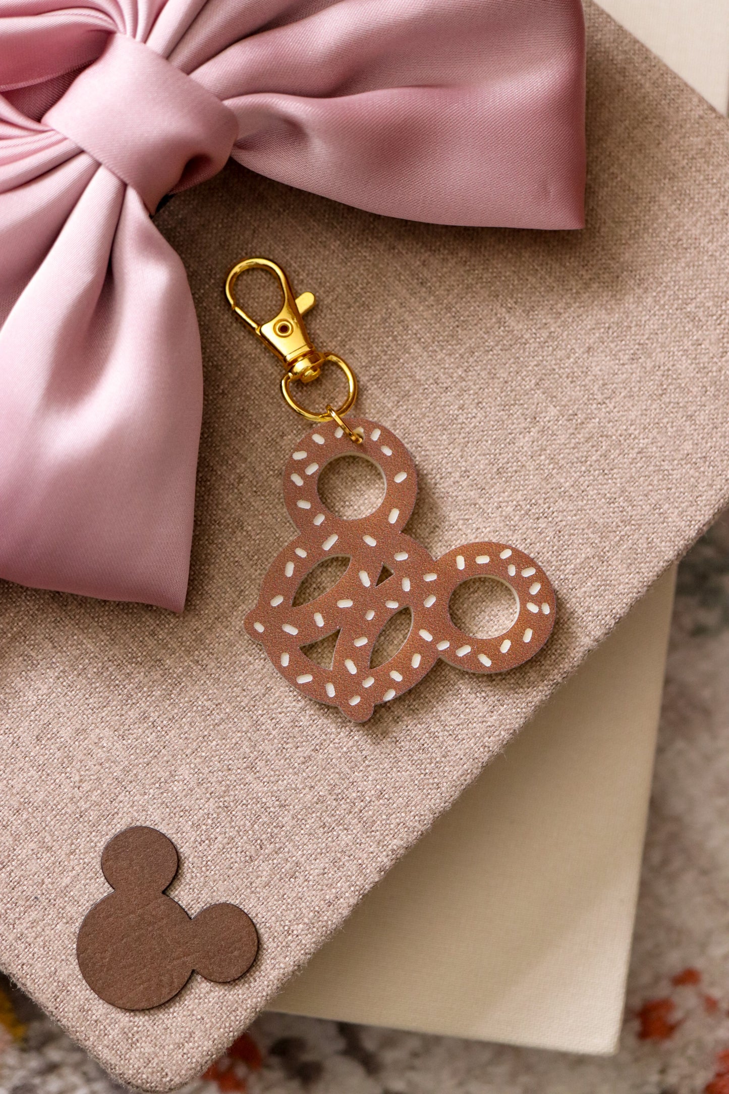 PRETZEL MOUSE BAG CHARM/ KEYCHAIN