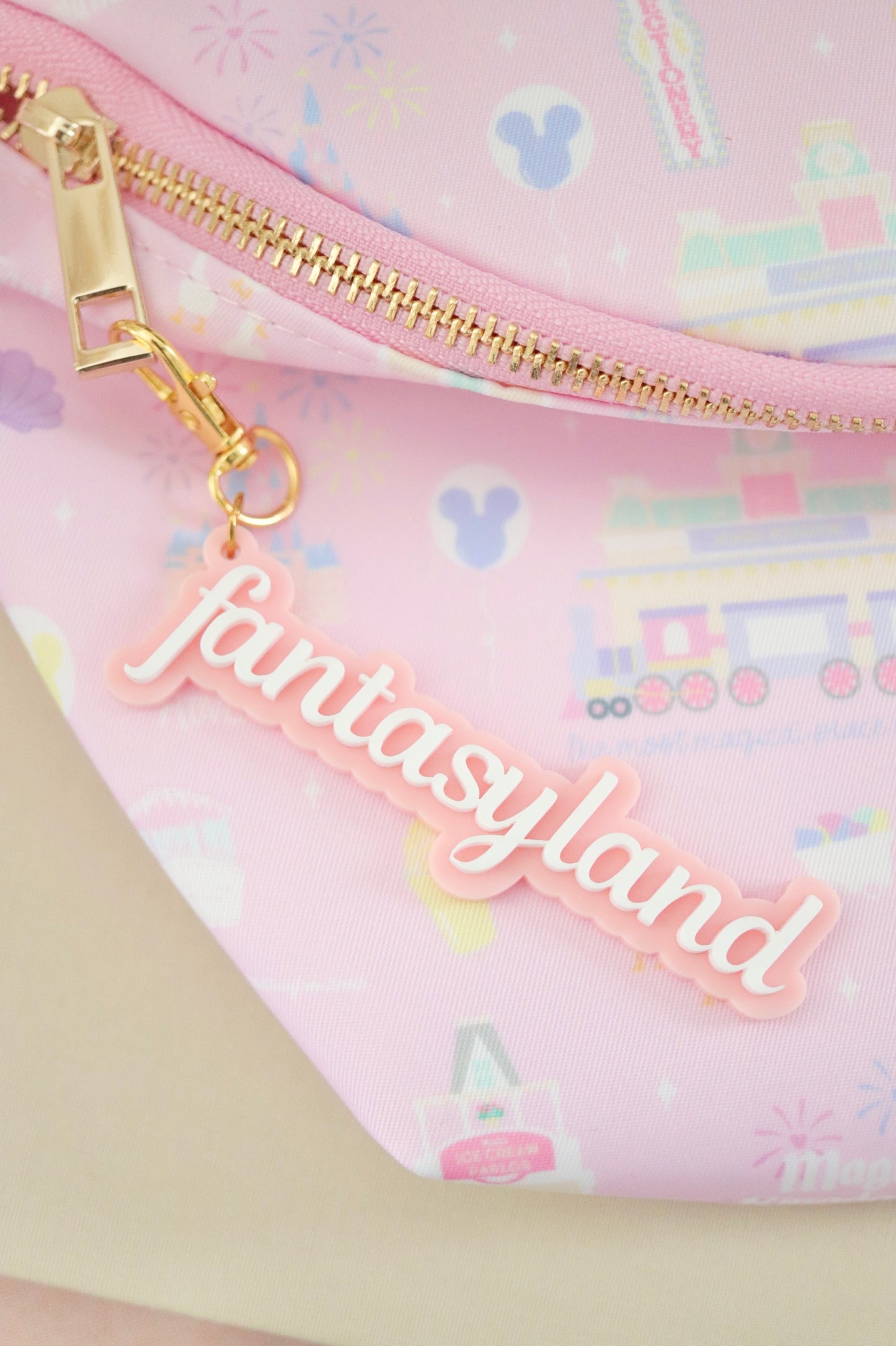 FANTASYLAND BAG CHARM/ KEYCHAIN
