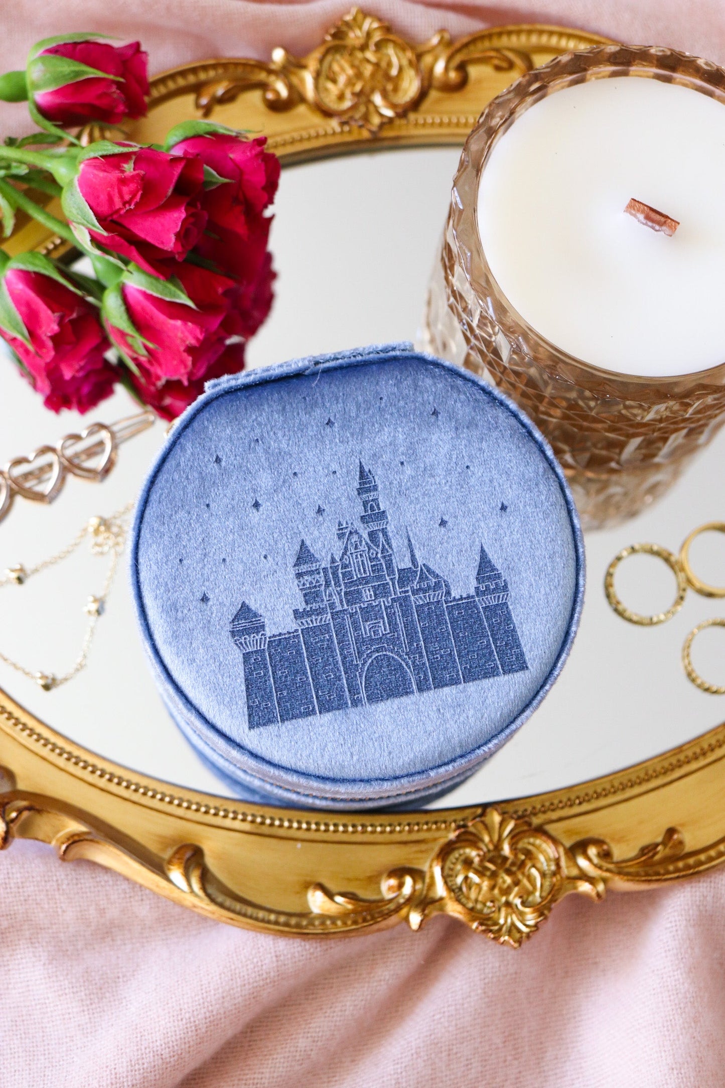 B-GRADE ROUND JEWELRY CASE