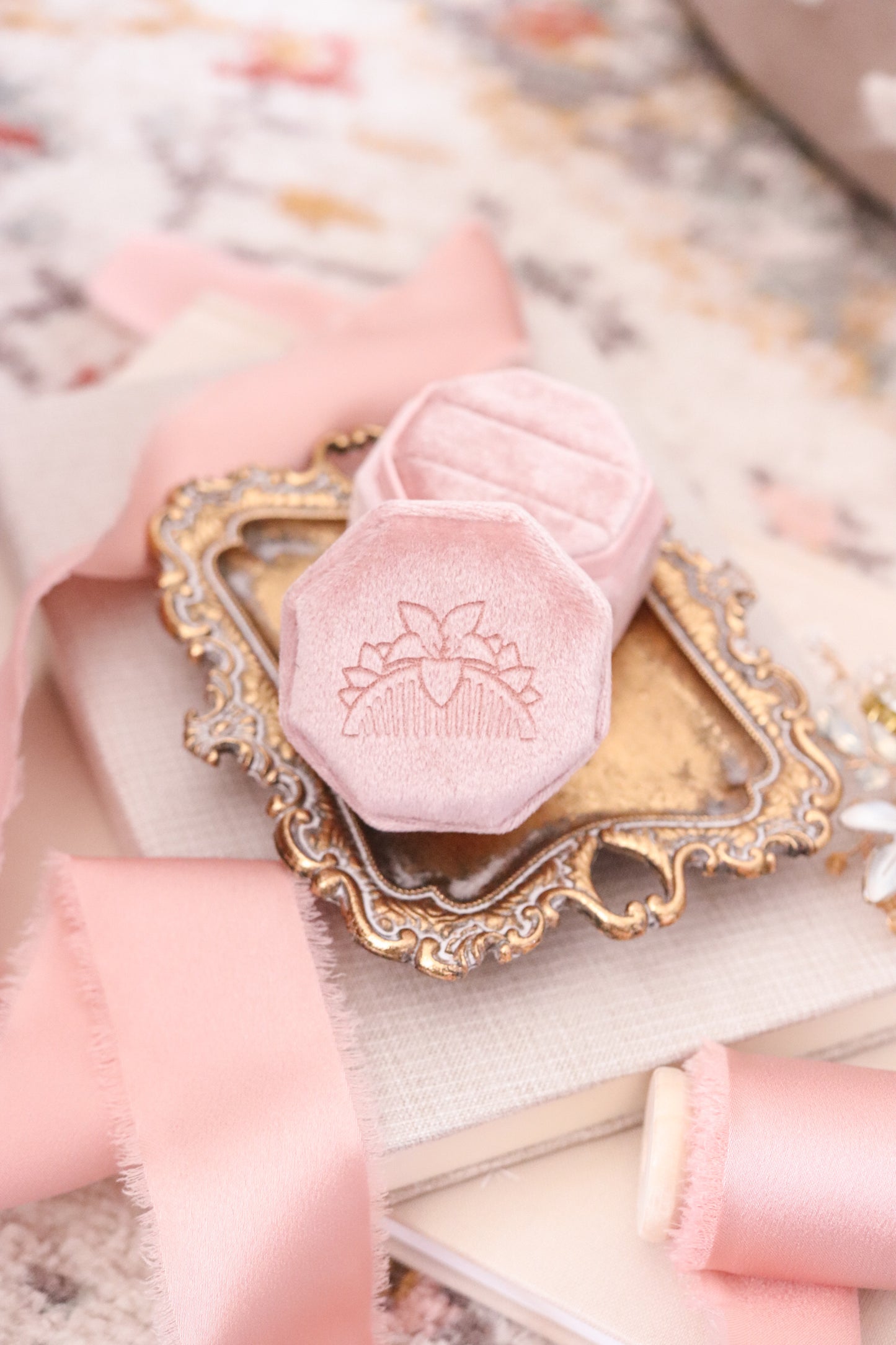 MAGNOLIA RING BOX