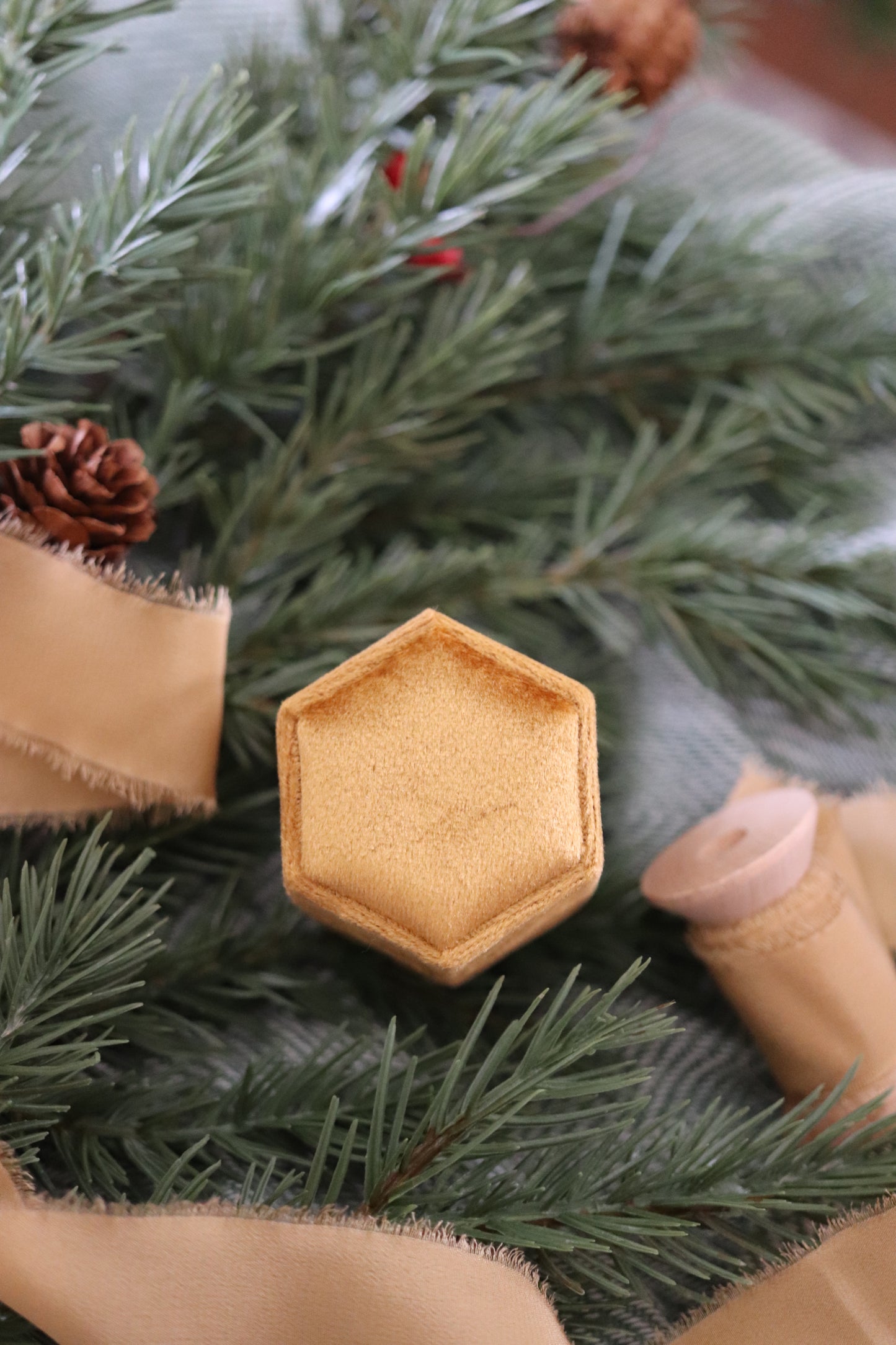 MINI GOLD RING BOX