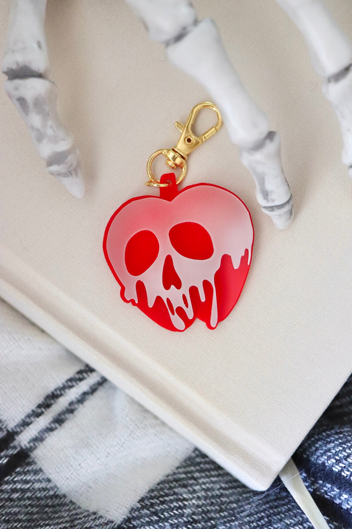 GLOW IN THE DARK POISON APPLE BAG CHARM/ KEYCHAIN