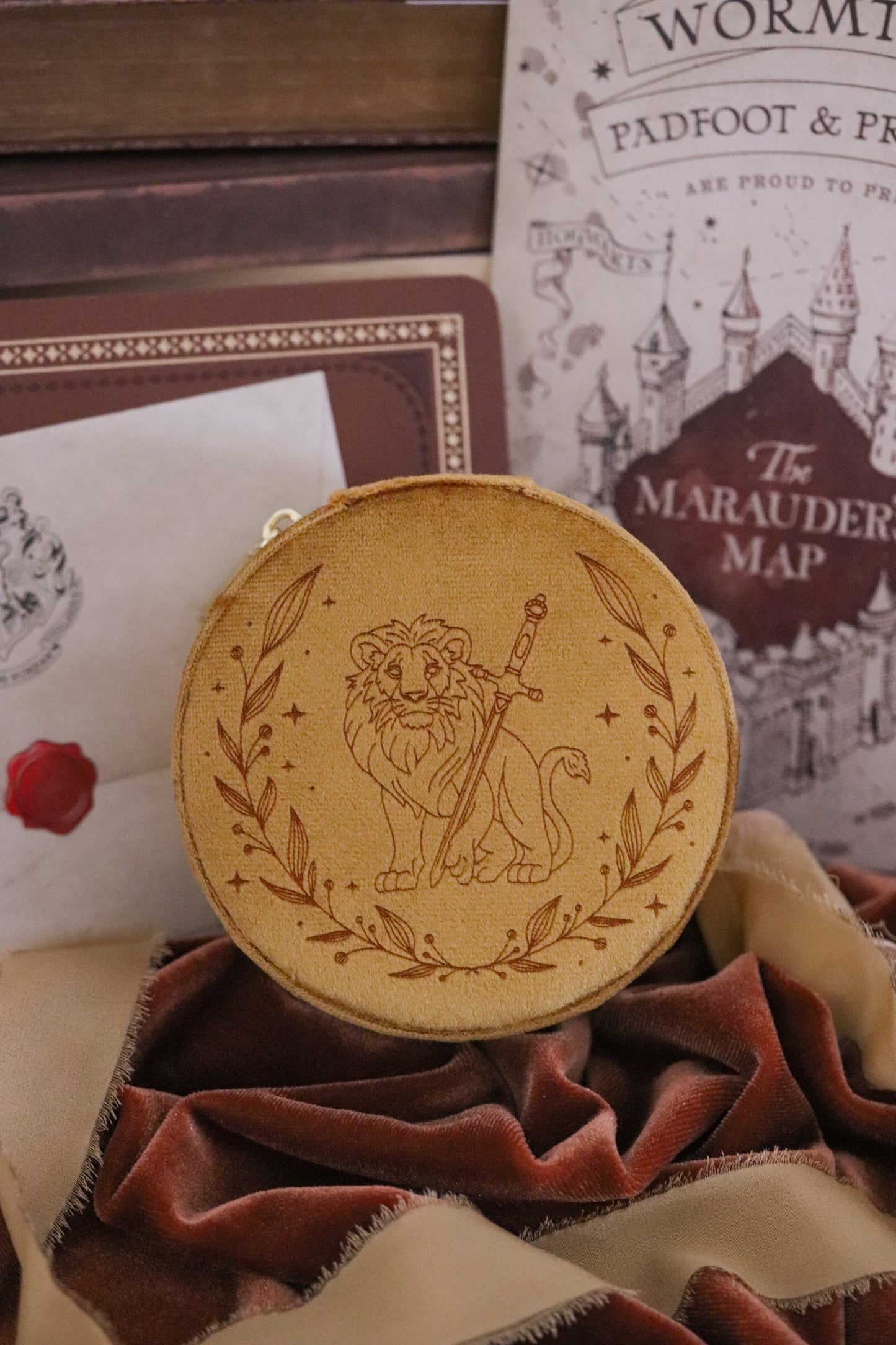 HOUSE OF COURAGE JEWELRY CASE