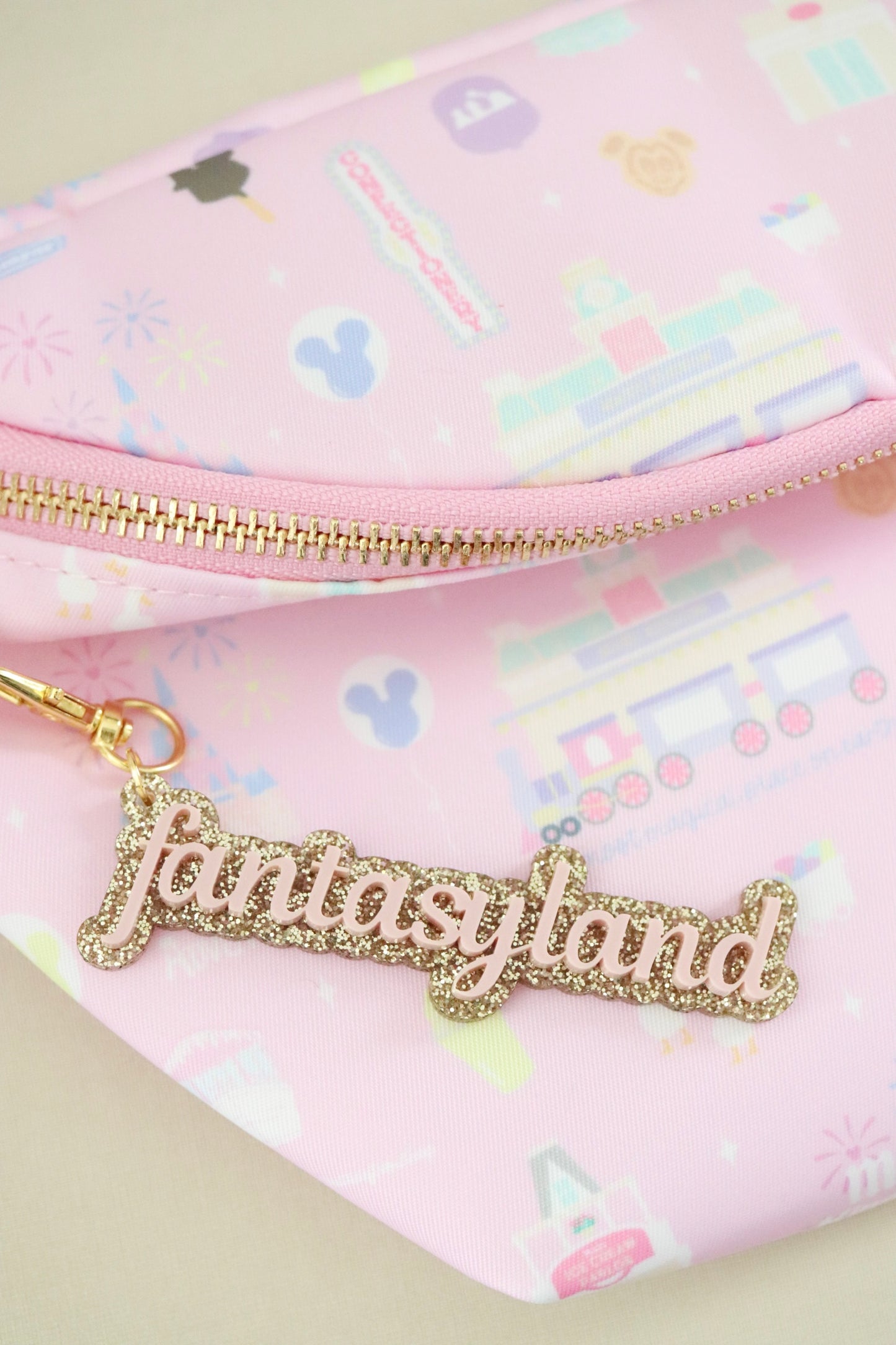 FANTASYLAND BAG CHARM/ KEYCHAIN