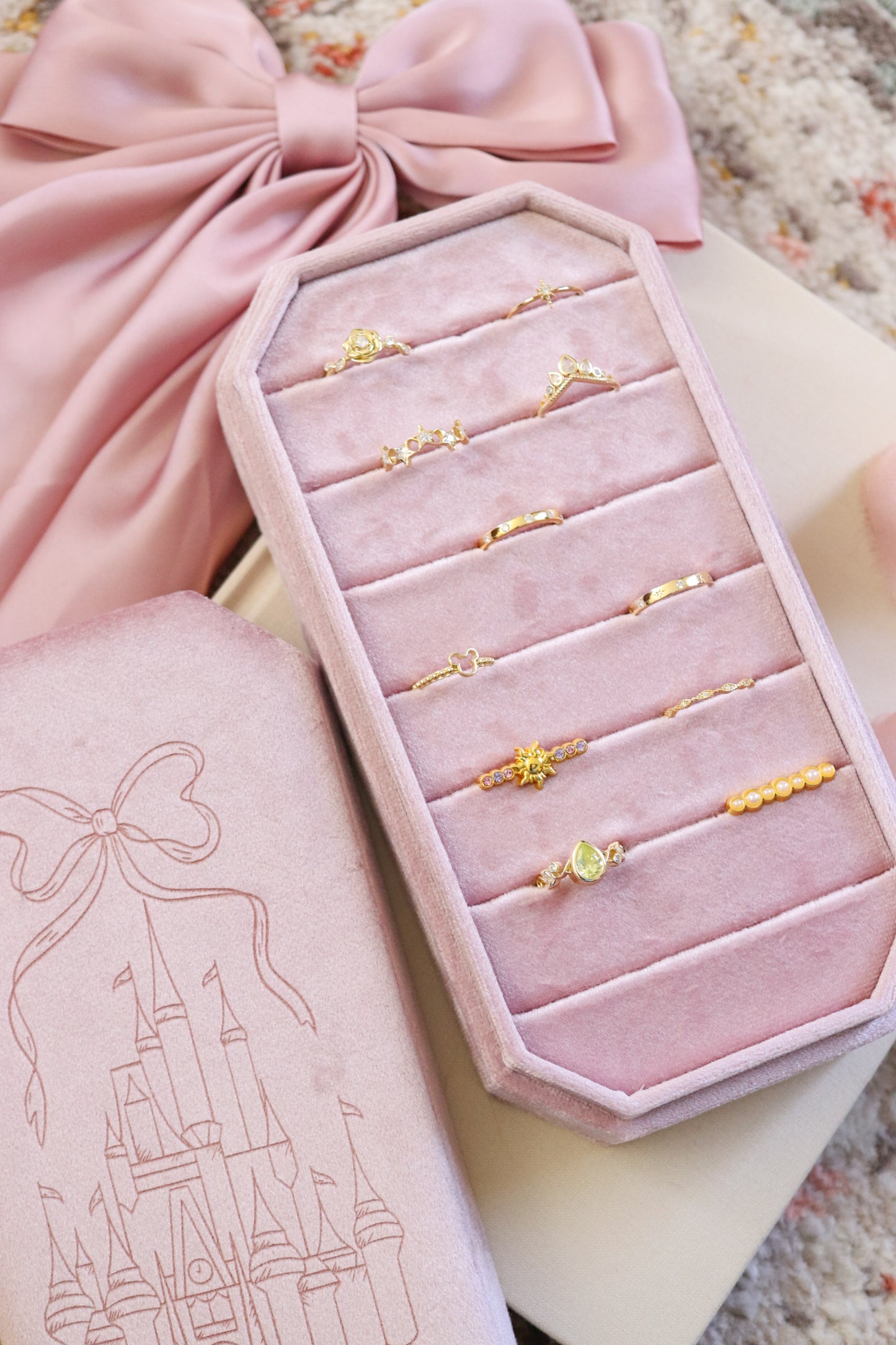 CASTLE BOW VELVET JEWELRY DISPLAY CASE
