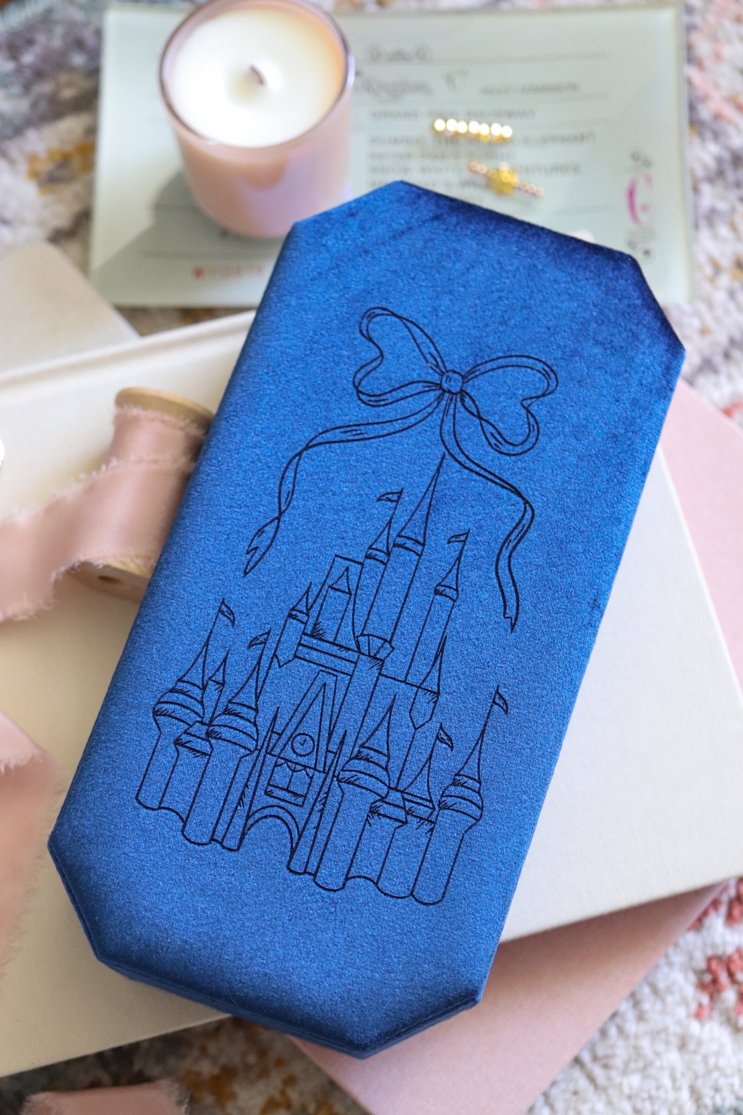 CASTLE BOW VELVET JEWELRY DISPLAY CASE