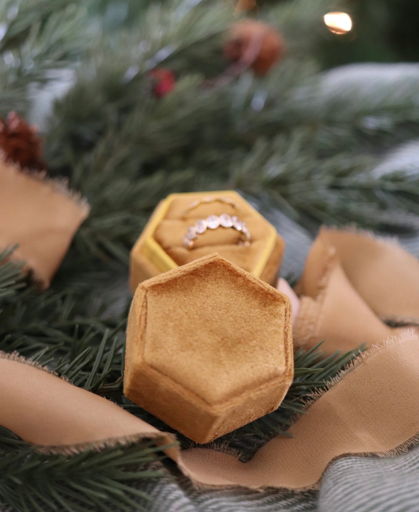 MINI GOLD RING BOX