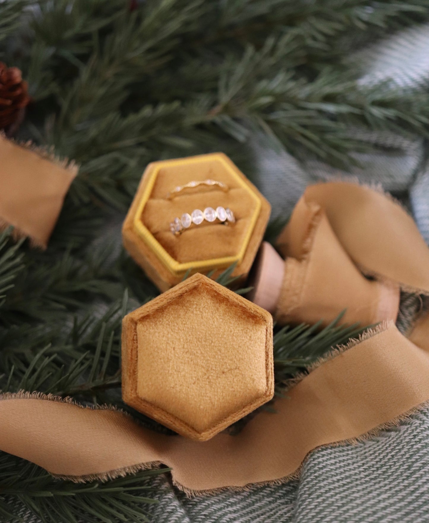 MINI GOLD RING BOX