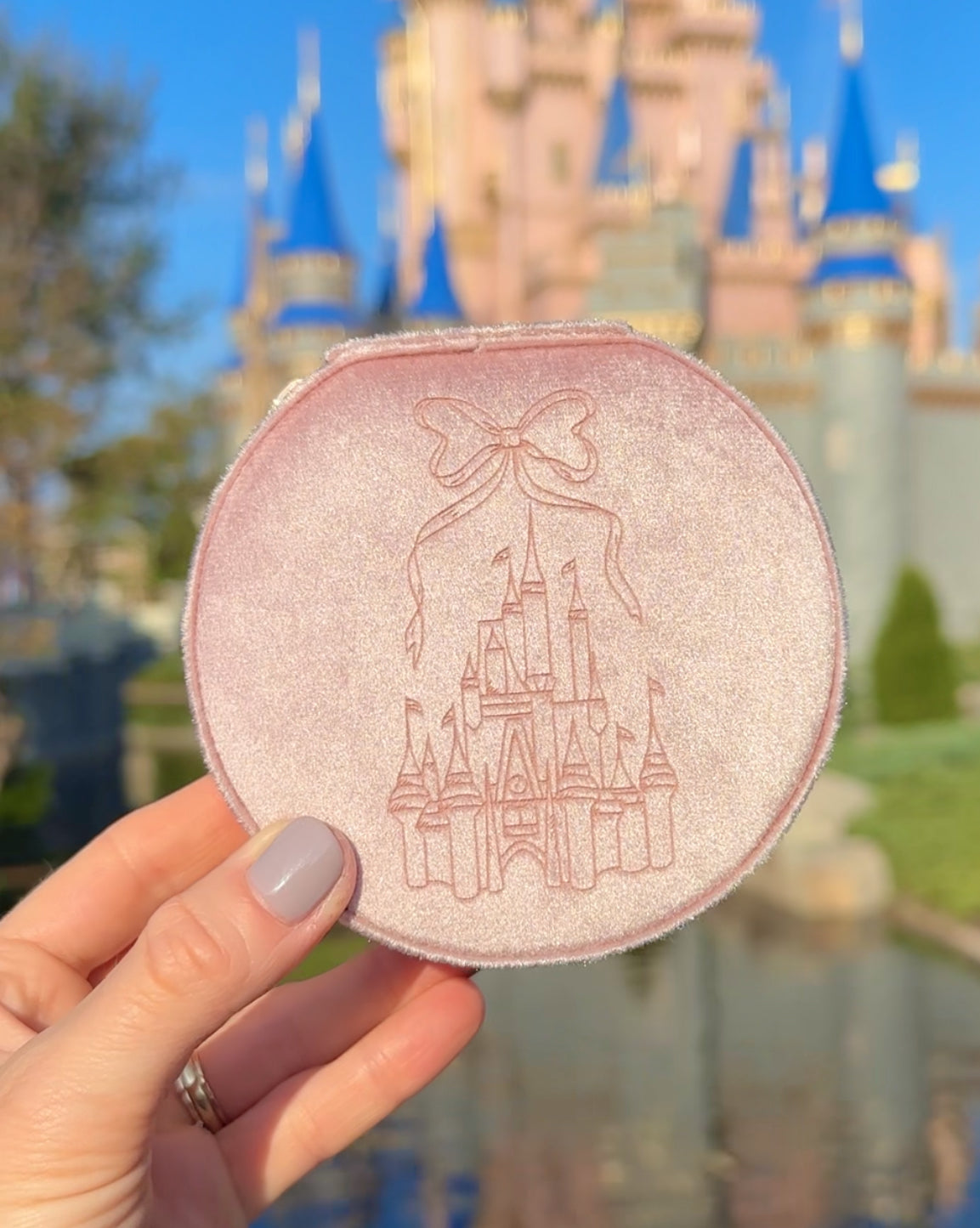 CASTLE BOW JEWELRY CASE