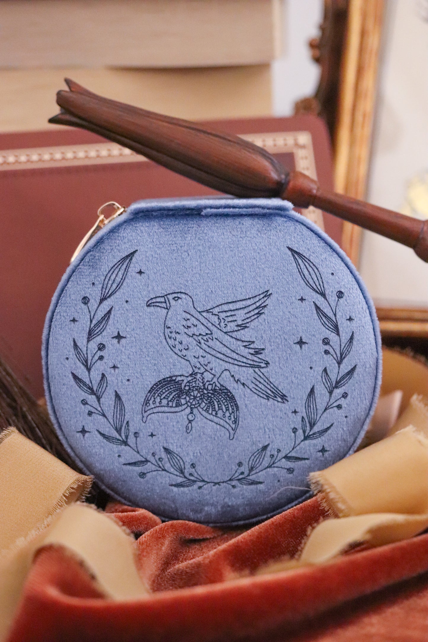 HOUSE OF WISDOM JEWELRY CASE