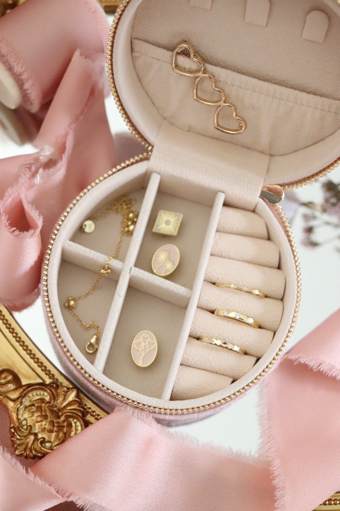 VINTAGE CASTLE JEWELRY CASE