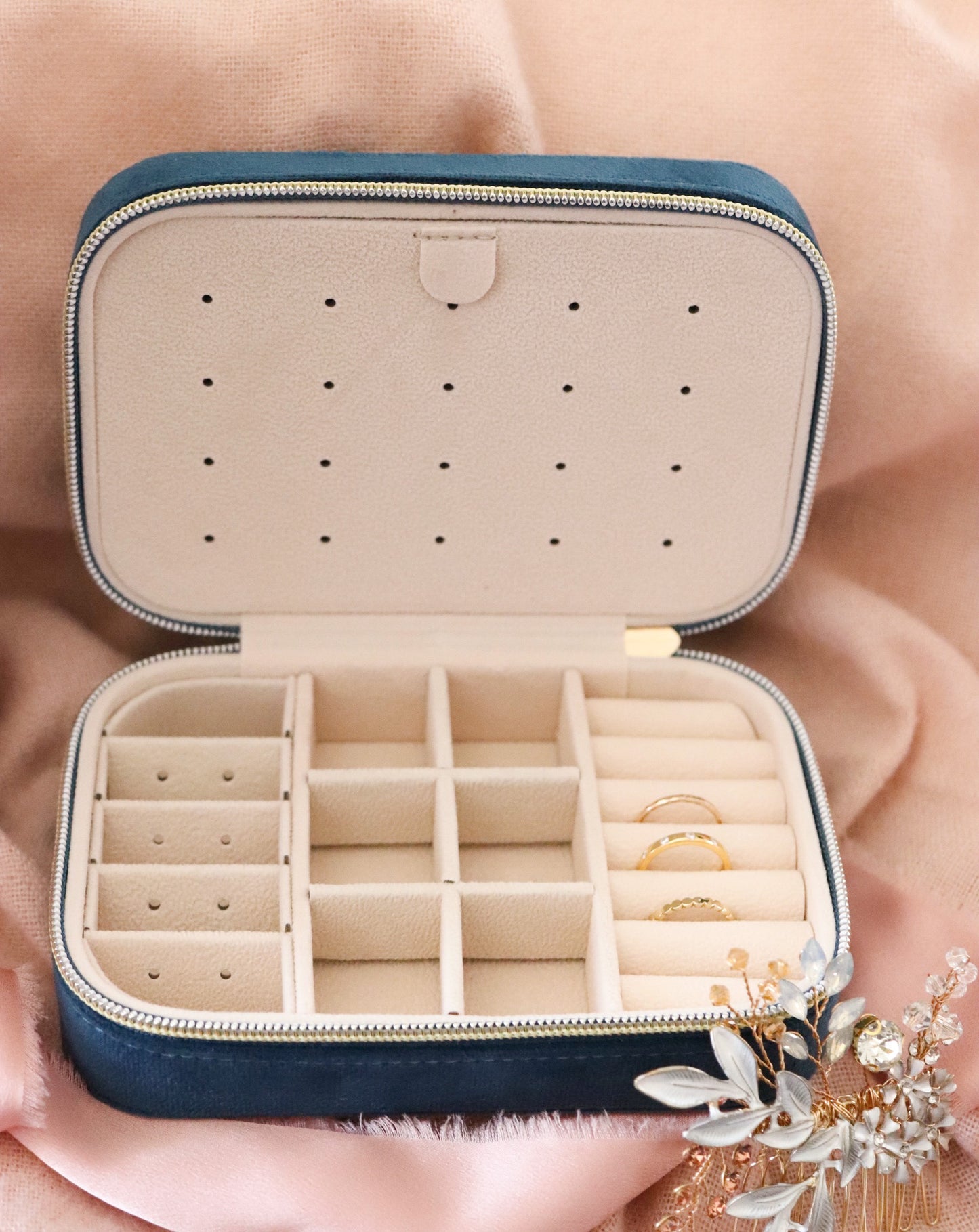 NEVER STOP DREAMING SUEDE JEWELRY CASE