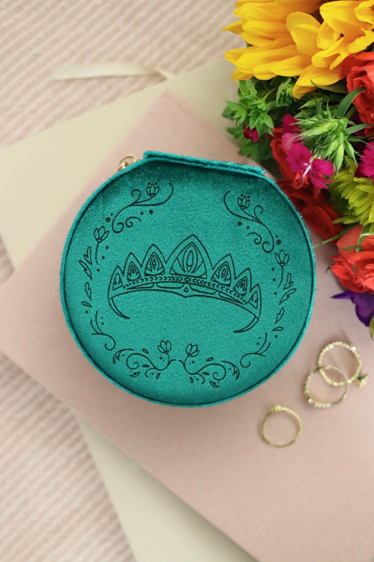 QUEEN OF NORWAY VELVET JEWELRY CASE