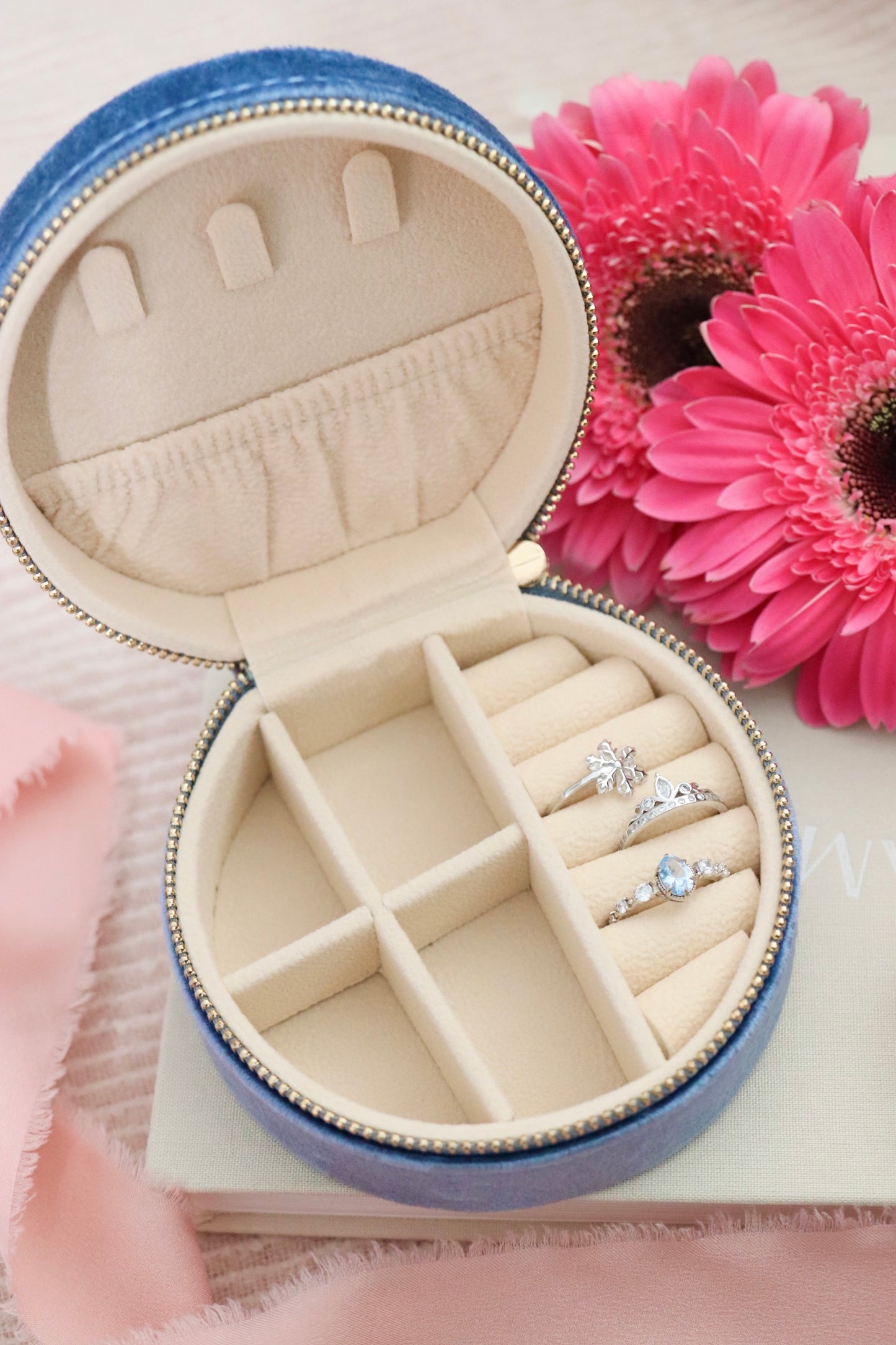 QUEEN OF NORWAY VELVET JEWELRY CASE