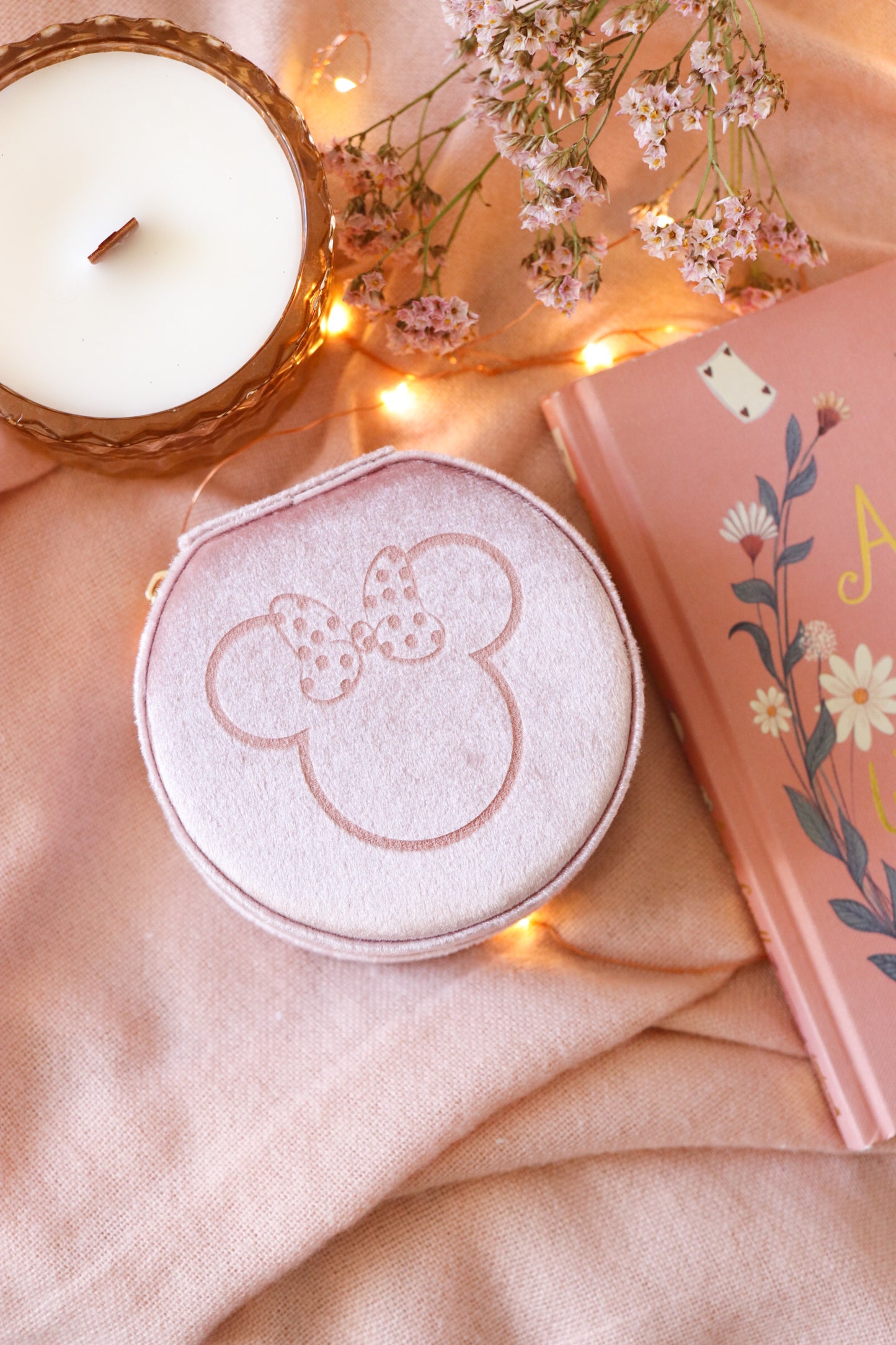 B-GRADE ROUND JEWELRY CASE