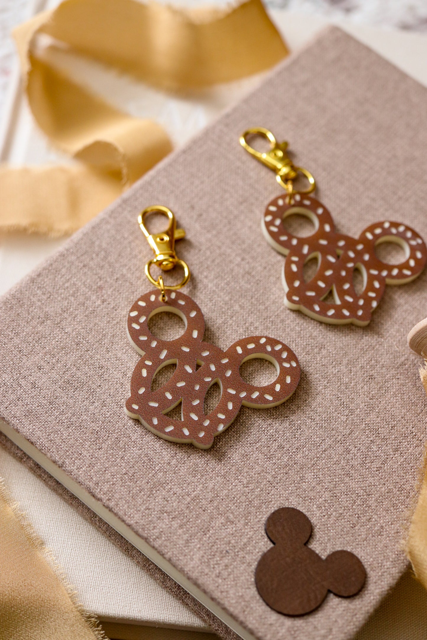 PRETZEL MOUSE BAG CHARM/ KEYCHAIN