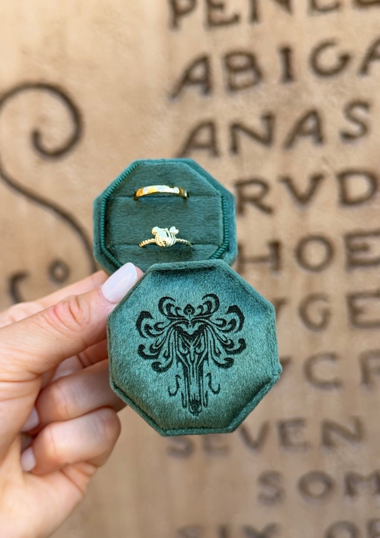 WALLPAPER RING BOX