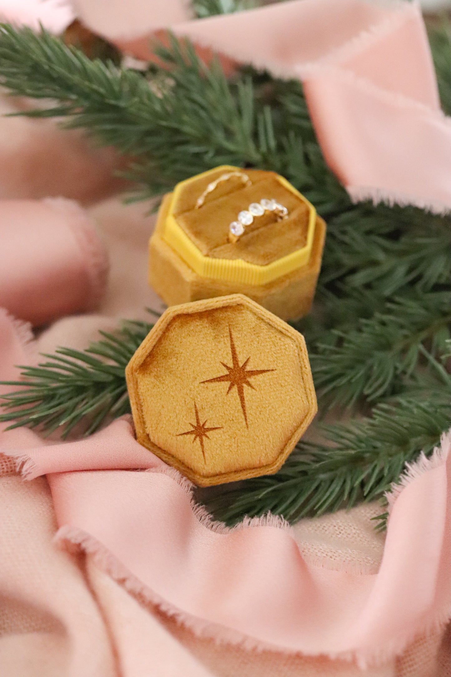 THE STARS GOLD RING BOX