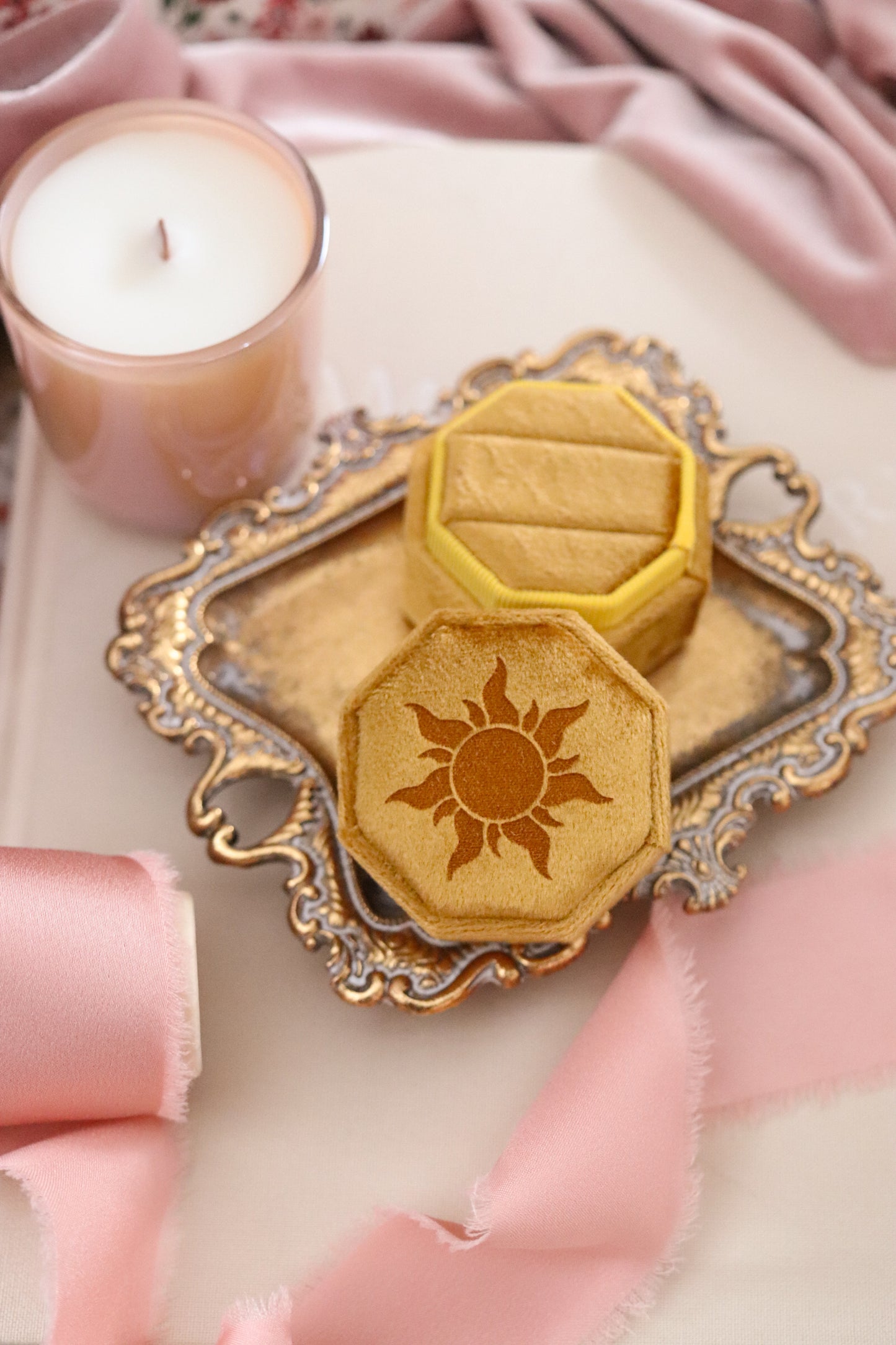 GLEAM & GLOW GOLD RING BOX