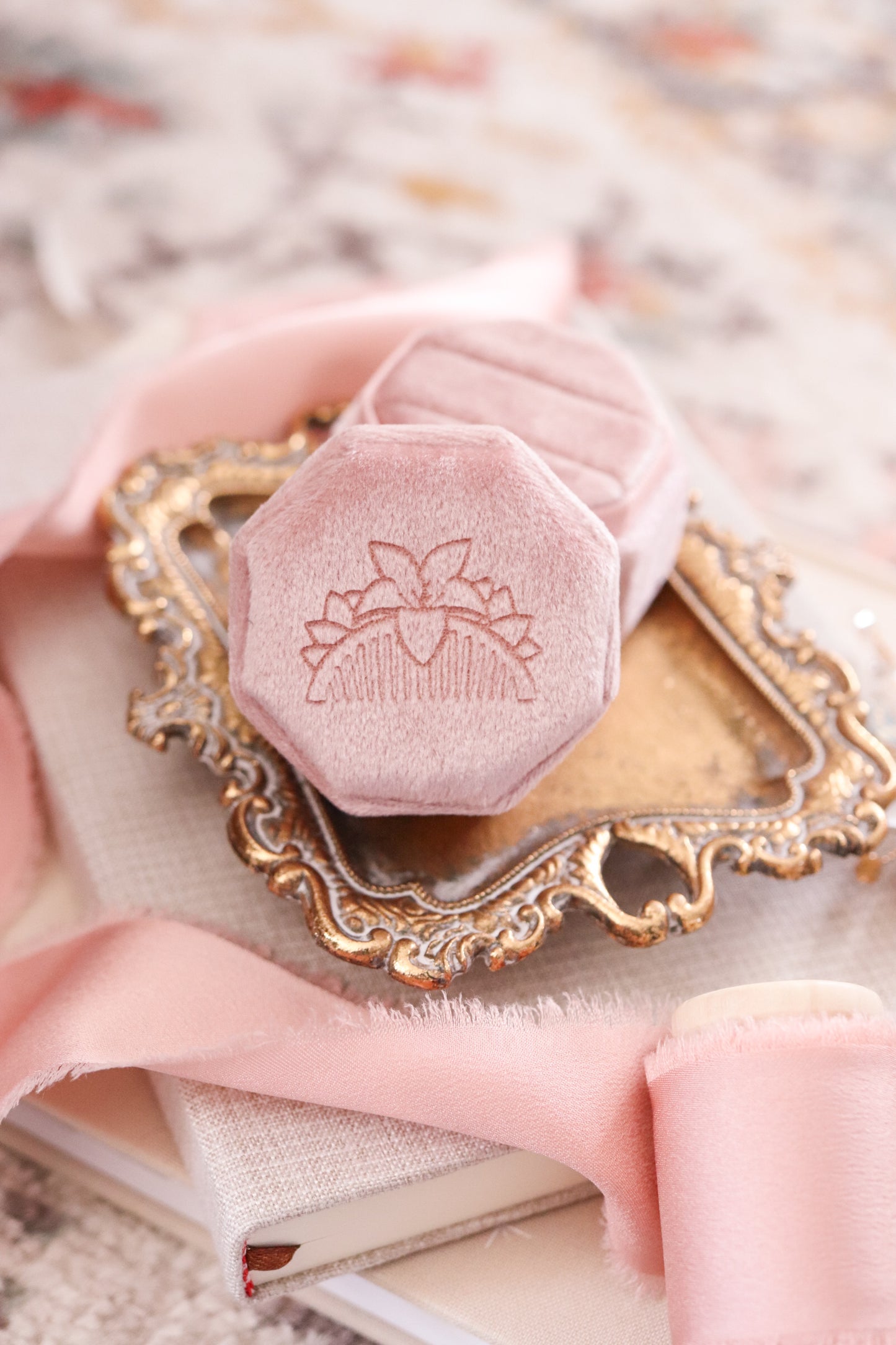 MAGNOLIA RING BOX