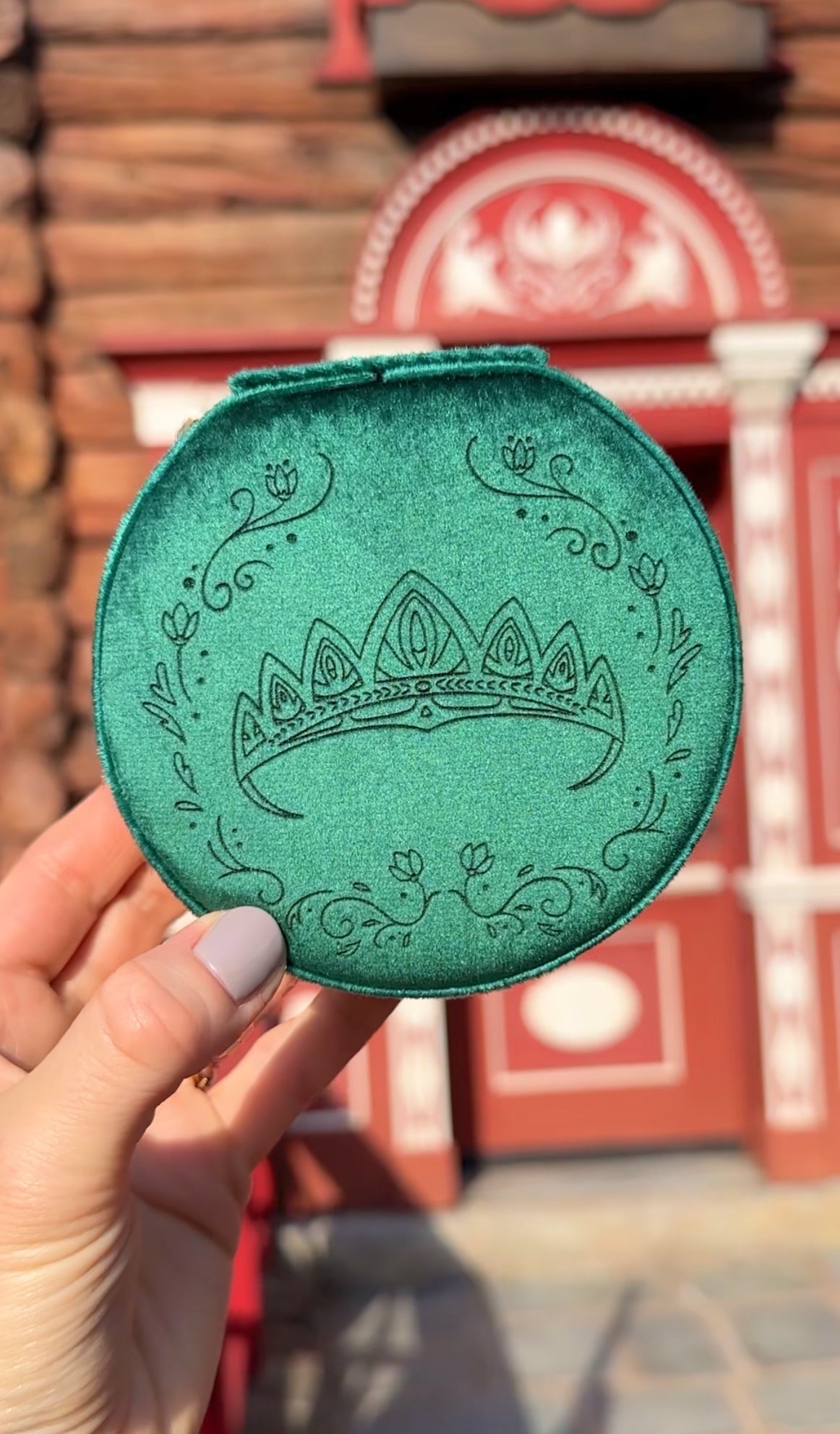 QUEEN OF NORWAY VELVET JEWELRY CASE