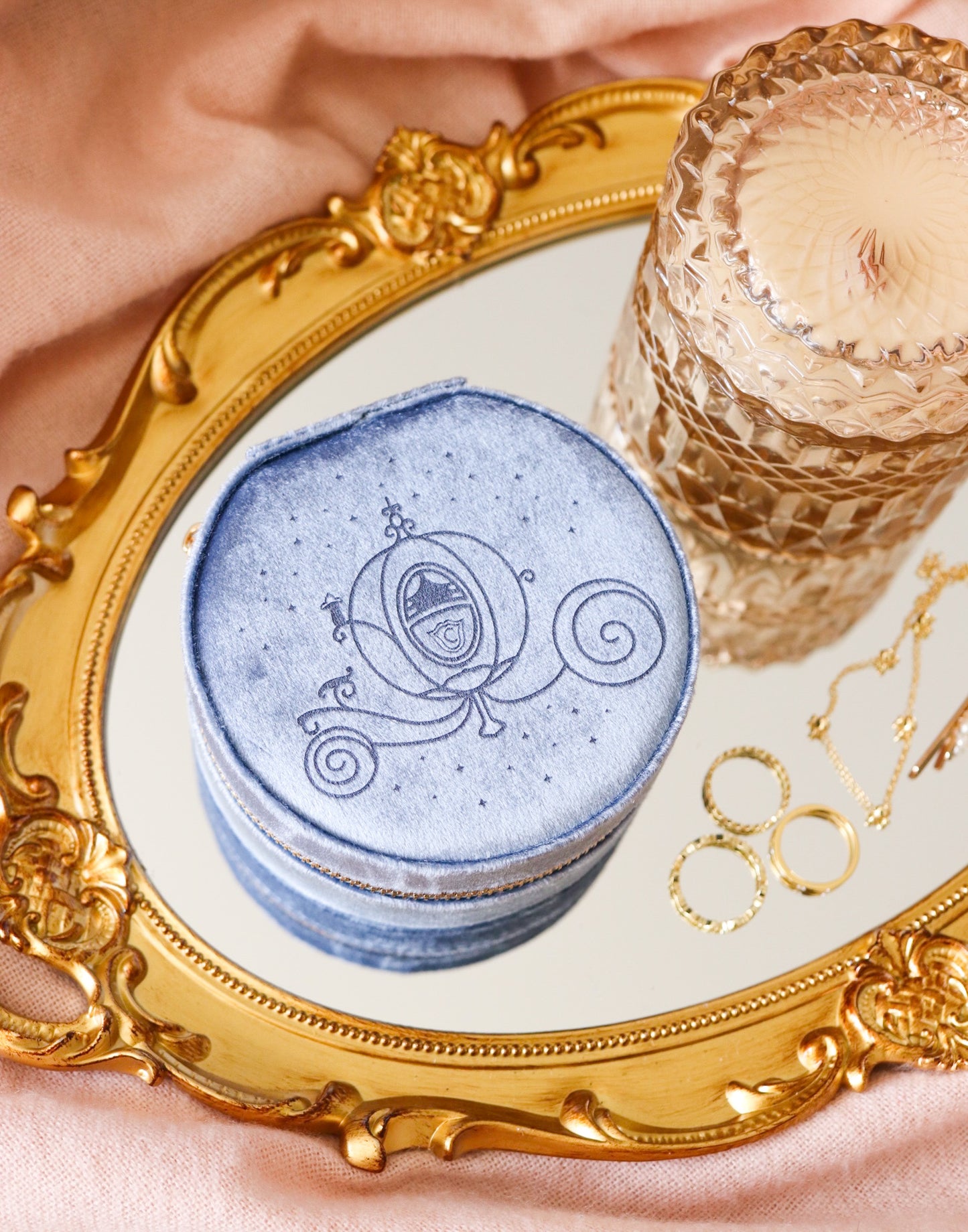 B-GRADE ROUND JEWELRY CASE