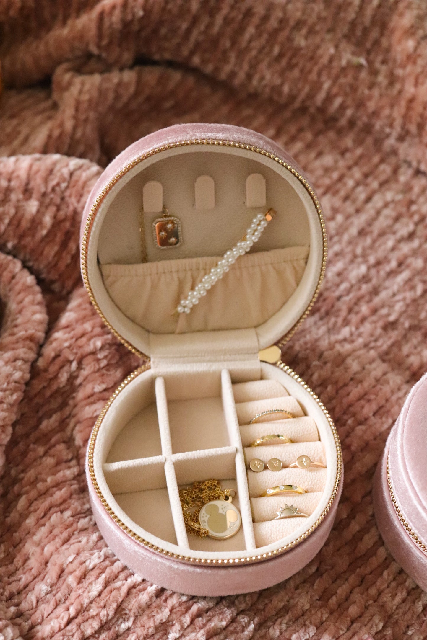 GLEAM & GLOW JEWELRY CASE