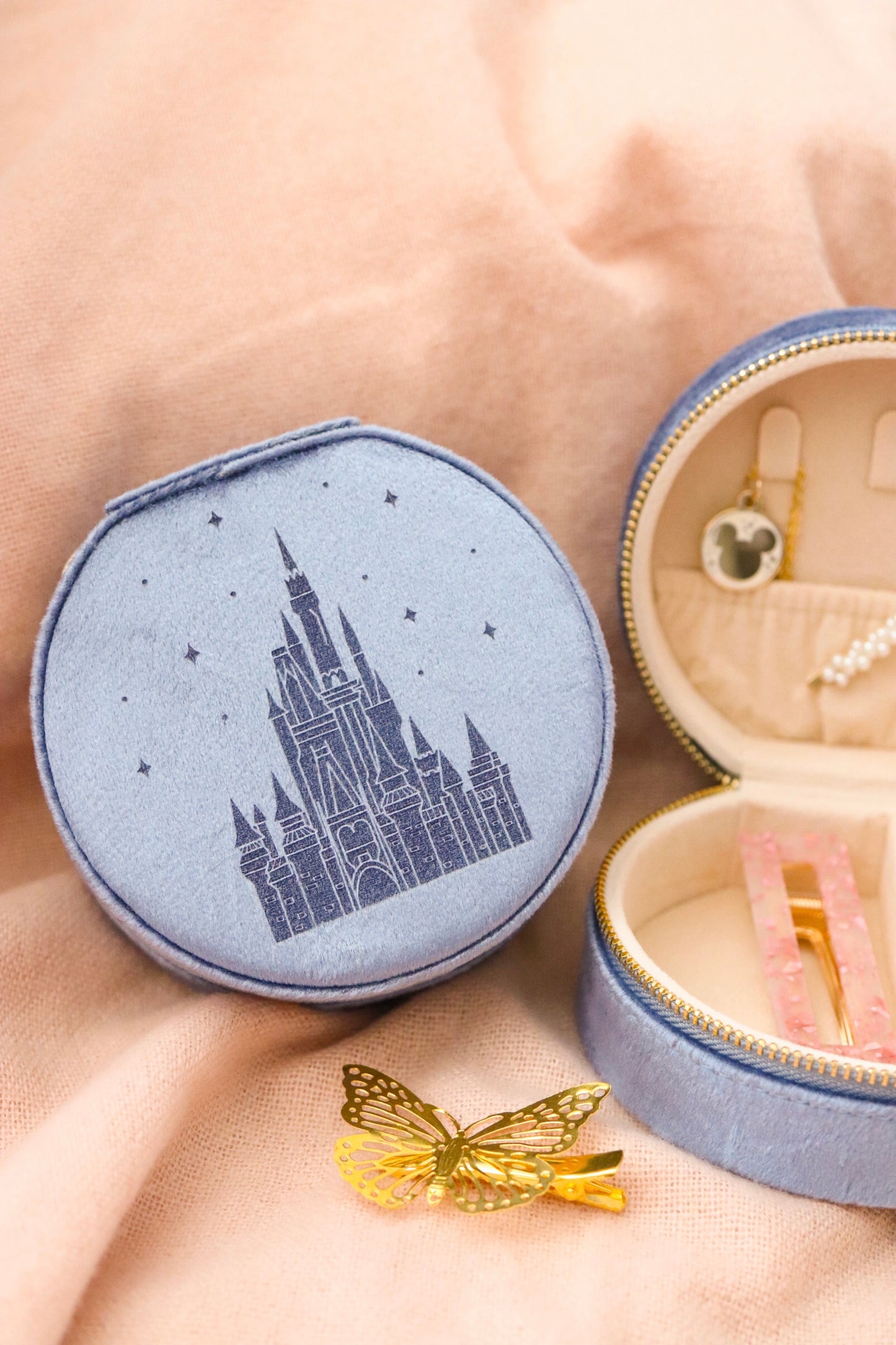 B-GRADE ROUND JEWELRY CASE