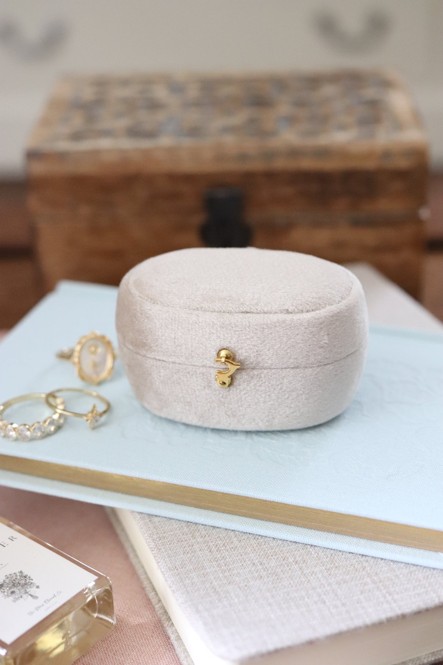 VINTAGE STYLE RING BOX