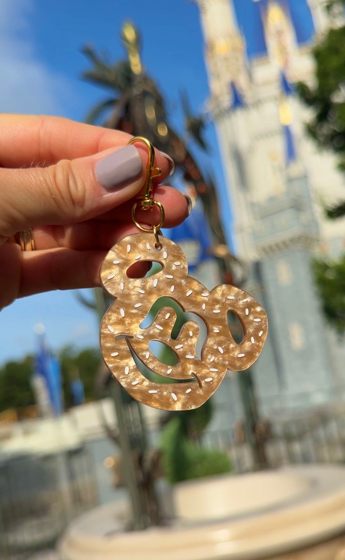 MOUSE PRETZEL BAG CHARM/ KEYCHAIN