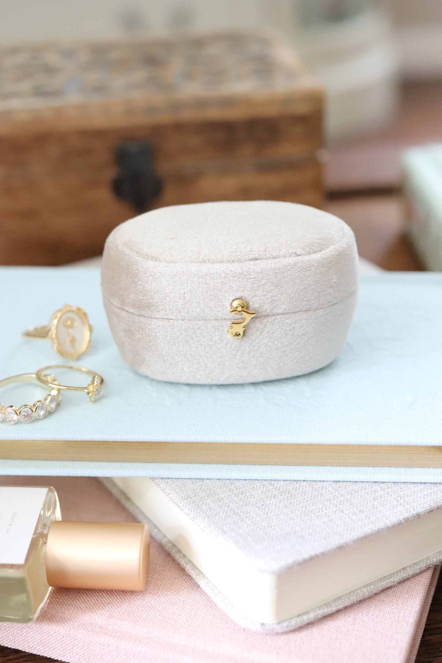 VINTAGE STYLE RING BOX