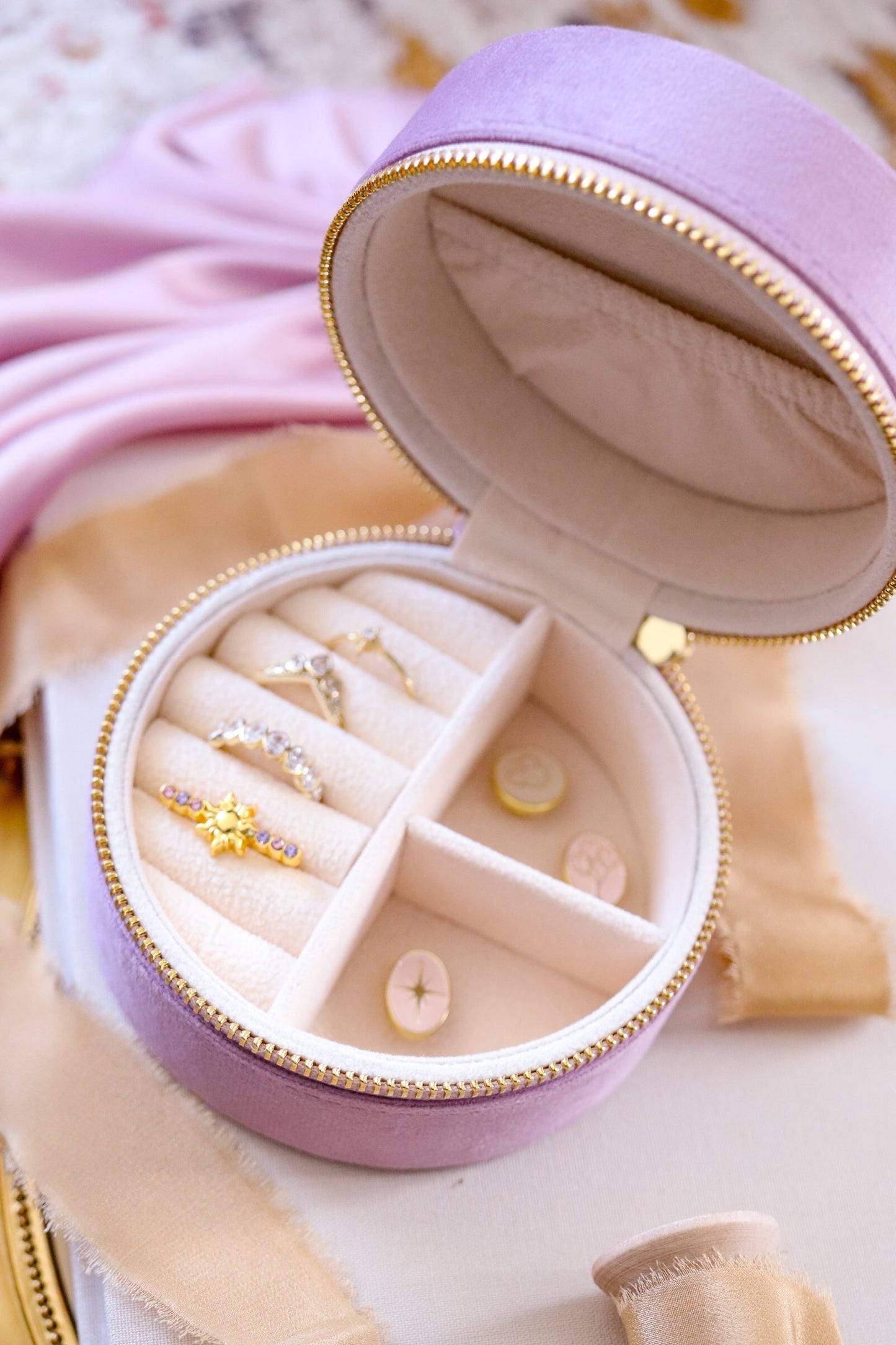 CAROUSEL JEWELRY CASE